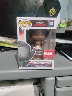 Exclusive Marvel Collectors Supreme Strange Statue