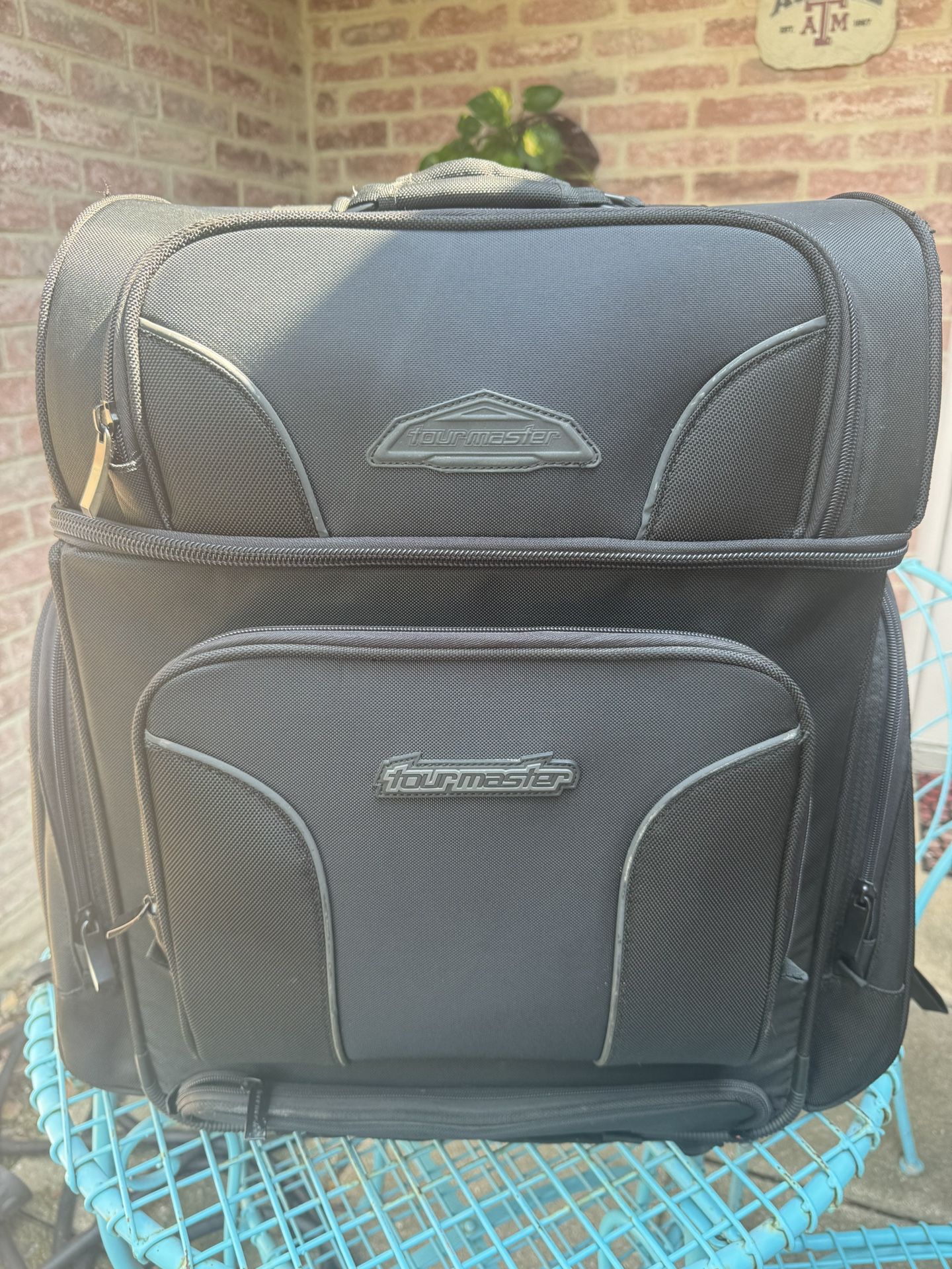 Tourmaster Cruiser III LRG Sissybar Bag. Great Condition Motorcycle luggage