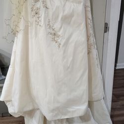 Gorgeous House of Demetrios Wedding Dress