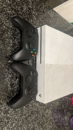 (Used) works good) Xbox one s. ).    COMES with two  $150 controllers