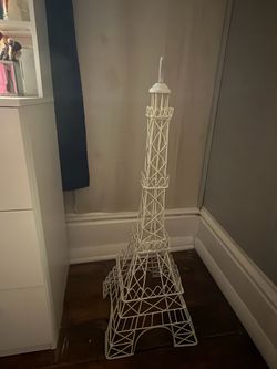 metal eiffel tower