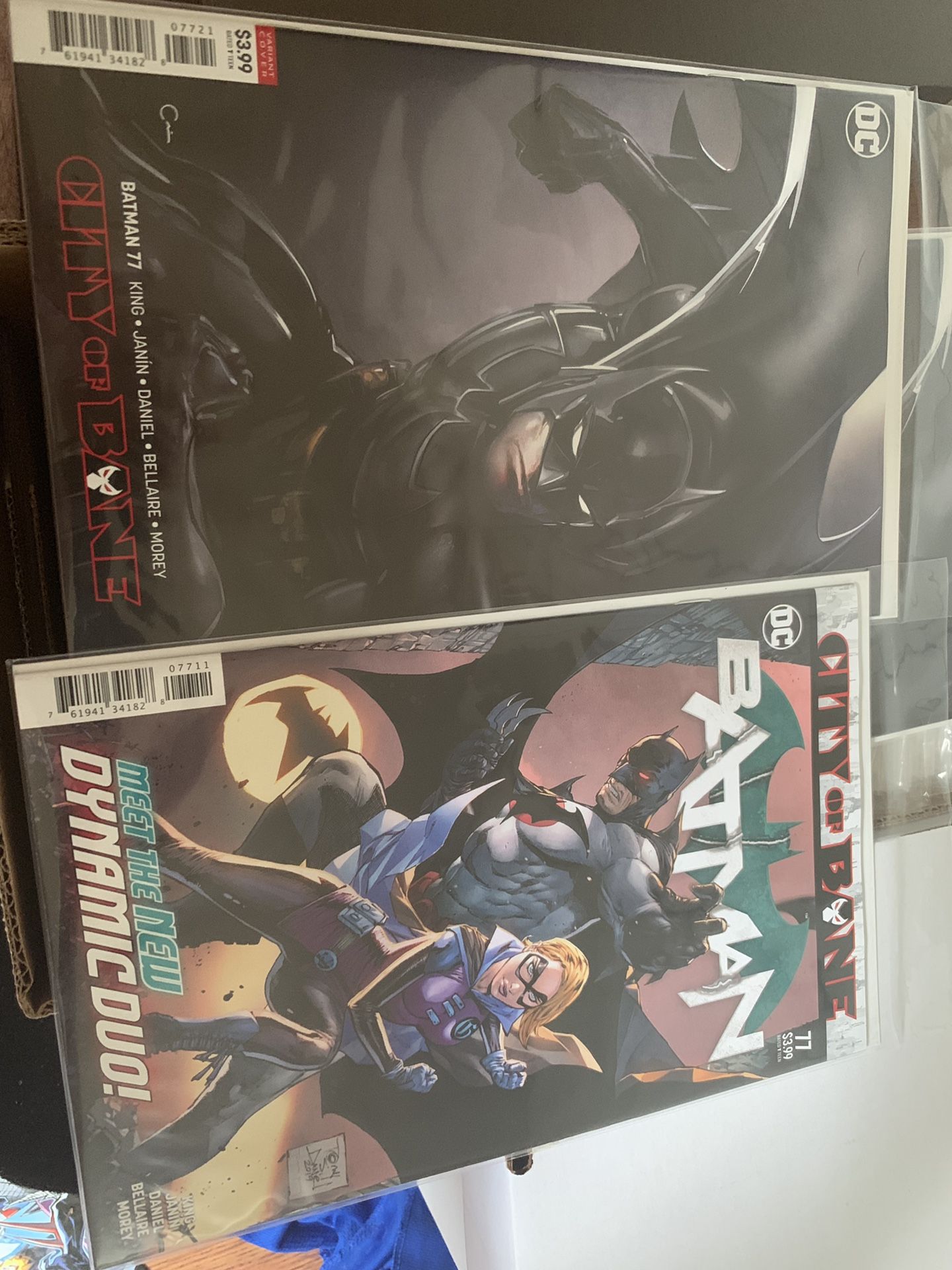 Batman 77 and variant cover