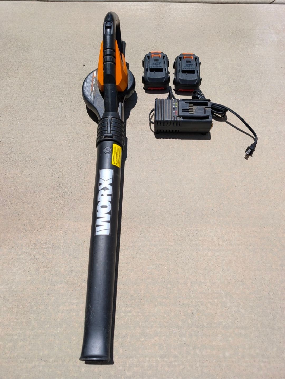 Worx turbine cordless leaf blower.