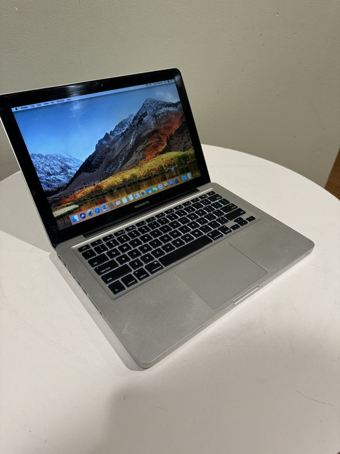 Apple MacBook Pro i7/8gb Ram Mac OS High Sierra 