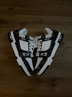 black LV skates