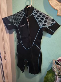 Wet Suit Brand New Size 8 Like A Med Adult Size..it's A Short Length Wet Suit..Great Condition 