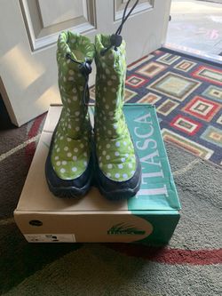 Girls snow boots size 6