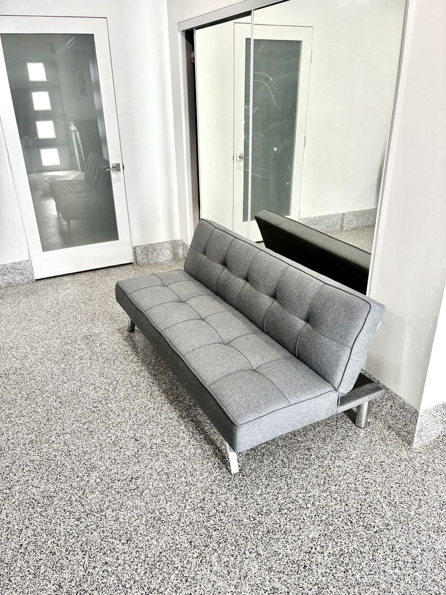 Grey sofa / futon 