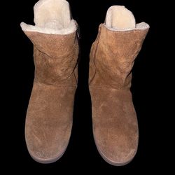 Size 9. Koolaburra UGG Boots