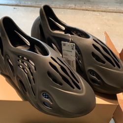 Yezzy Yzy Foam RNR 11M Onyx Black 