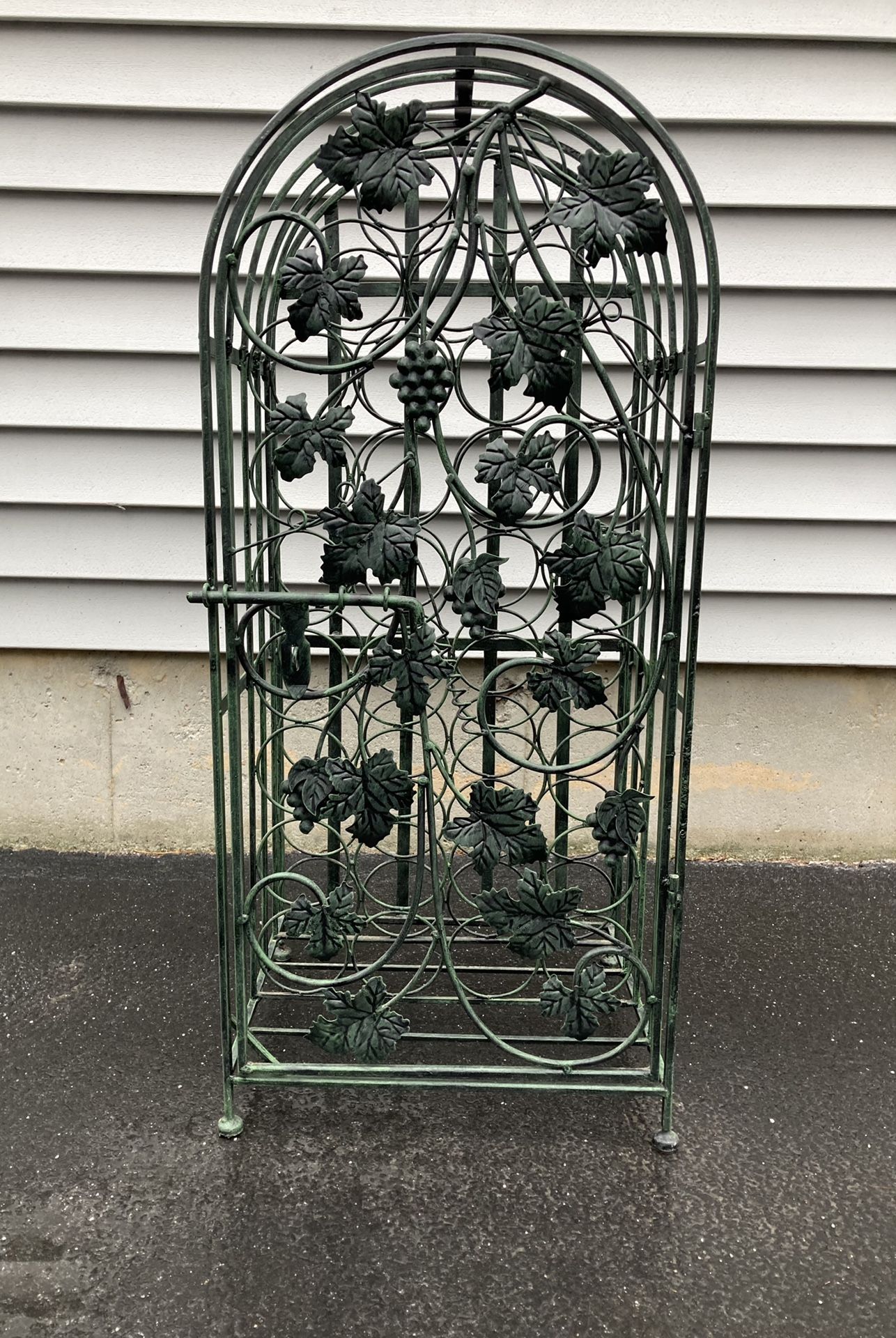 Beautiful Metal 33 Bottle Wine Rack
