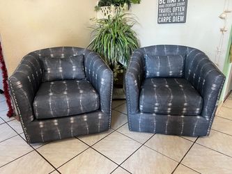 REDUCED‼️Beautiful Chic Nailhead 360 Degree Swivel Barrel Accent Chairs