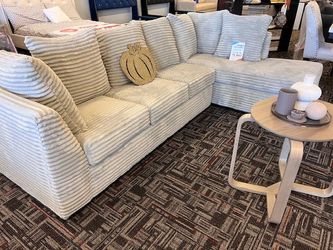 BLOW OUT SLAE!! SECTIONAL L SHAPE COUCH - WE DELIVER 