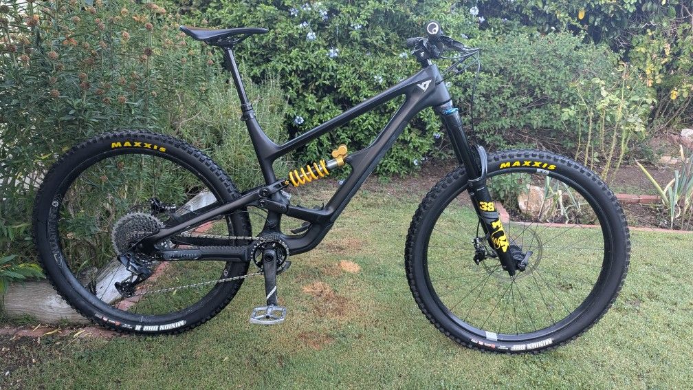 2023 YT Capra Core 4 Carbon XL (Large For Most Brands)