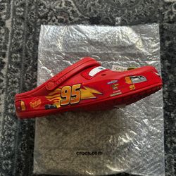 LIGHTNING MCQUEEN CROCS 11M LIMITED EDITION DISNEY PIXAR. (Lights up)