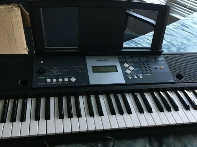 Yamaha YPT-230 Keyboard