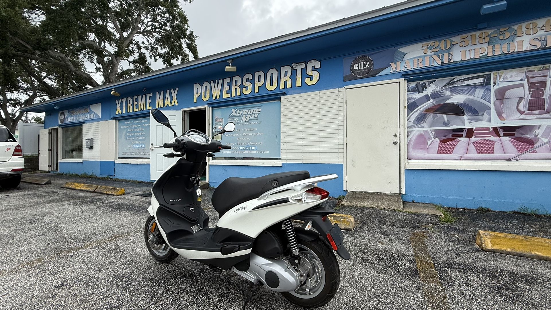 Piaggio Fly150 Scooter