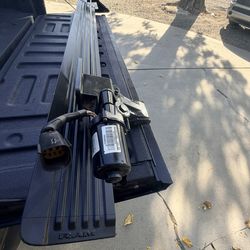 RAM RUNNING BOARD SIDE STEP (2023)