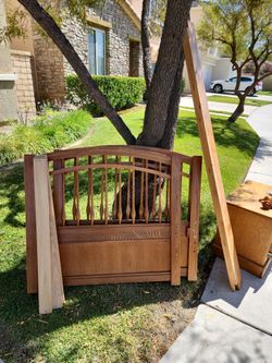 Beautiful Honey Oak Twin Bed Frame & Nightstand