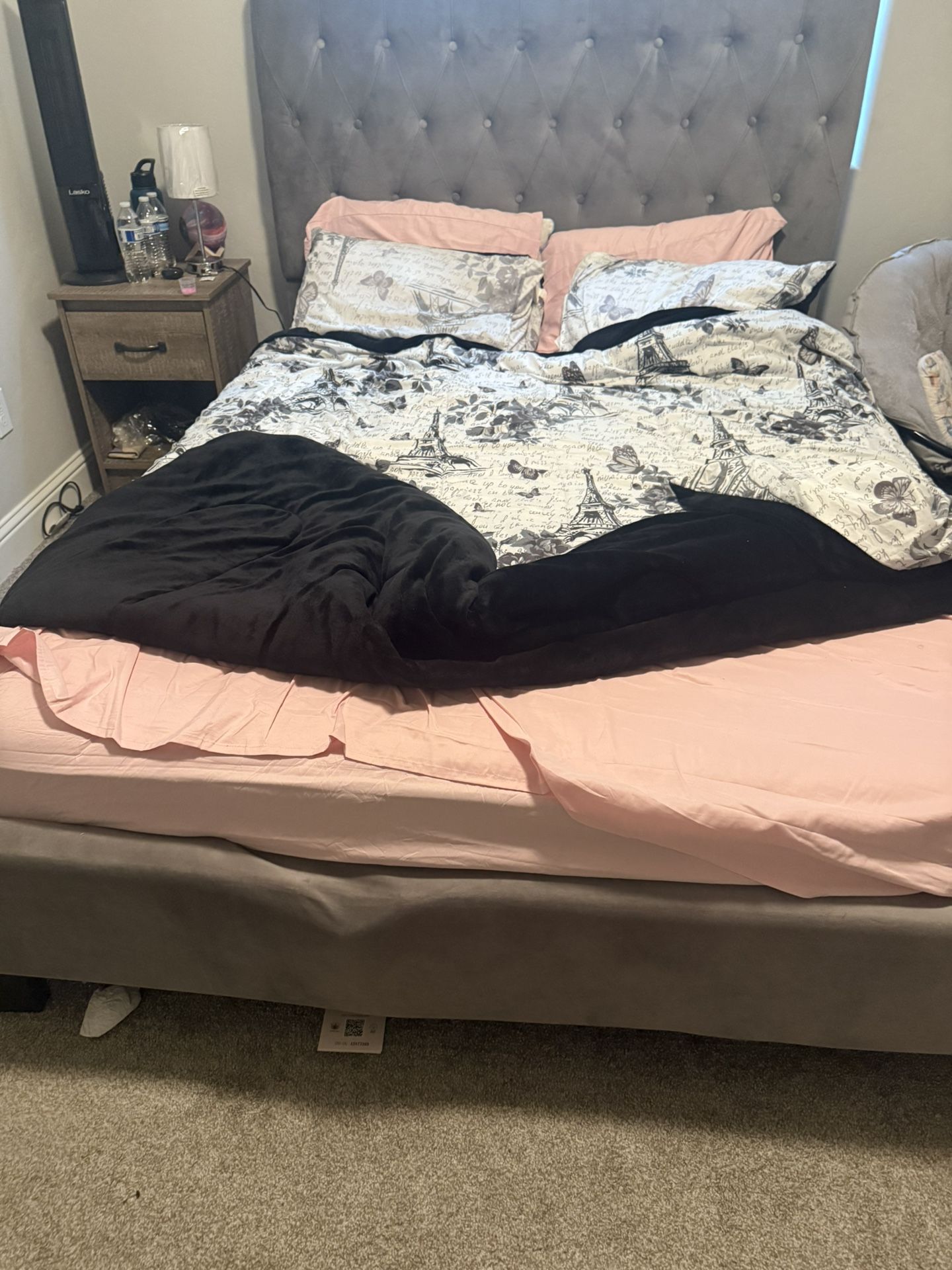 BED FRAME AND MATTRESS 