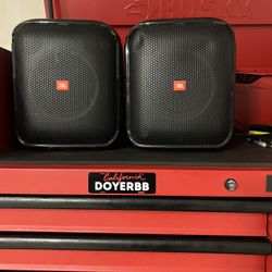 2 JBL Encore Essential 