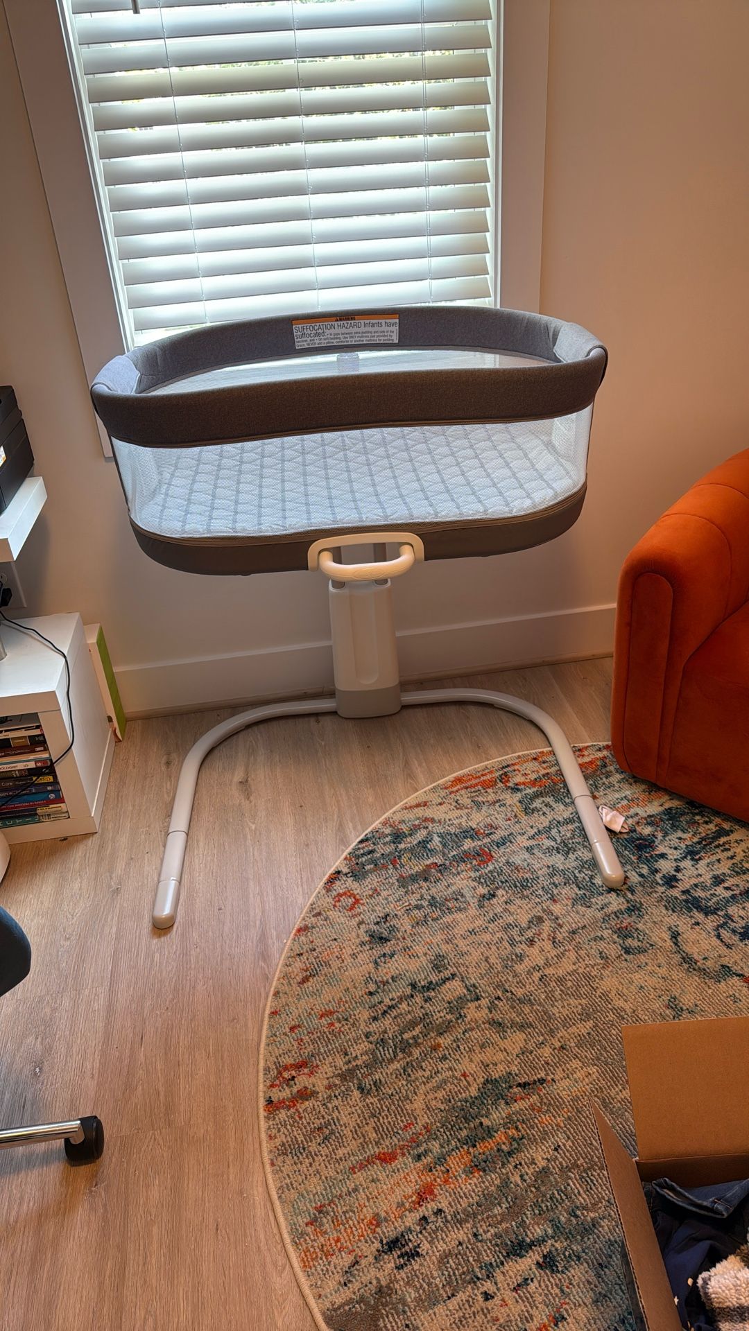 Graco® DreamMore™ Bedside Bassinet Deluxe with Calming Motion