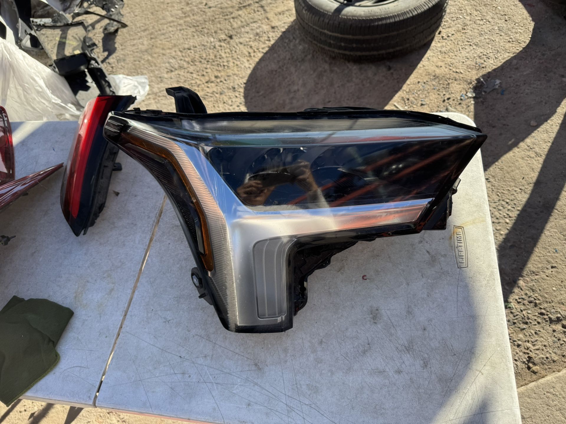 Toyota Tundra Right Headlight Oem