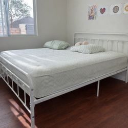 ÇA King Mattress -Like New Luxury Mattress – Barely Used – Super Clean