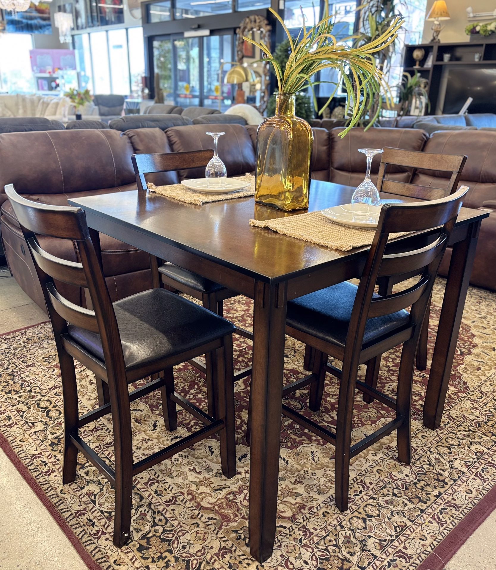 Beautiful 5pc Dining Table Set
