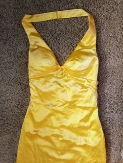 Vestido satén amarillo