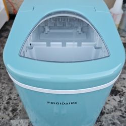 Frigidaire 26lb Portable Countertop Ice Maker in blue. 