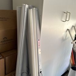 10 Fluorescent Fixtures 