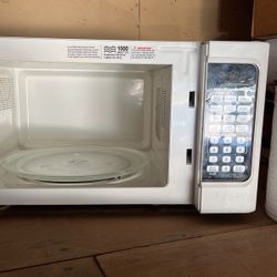 Microwave Está Cadi Nuevo Está Muy Grande Para Mi Cocina