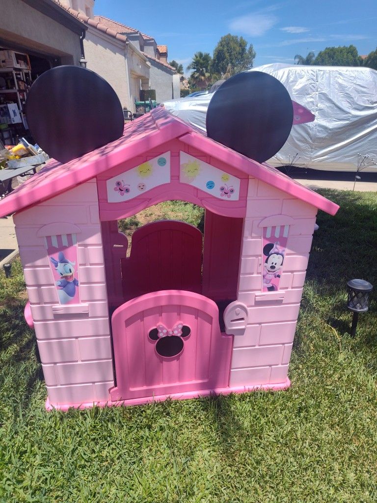 Casita De Disney Y Mesita En Buenas Condiciones