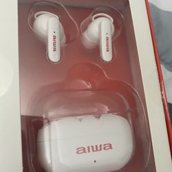 Skull Candys And Aiwa Wireless Headphones 
