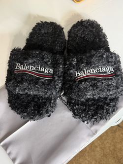 Black furry slides. Fashion inspired
