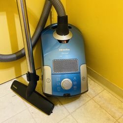 Miele Canister Vacuum Cleaner 