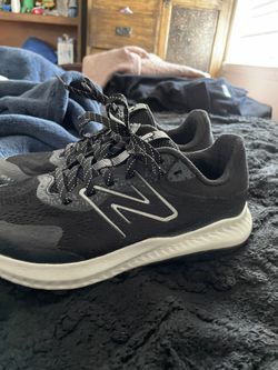 New Balance DynaSoft Nitrel V5 - Tenis de corr... There Are A Size6.5 M Size 8w you’re just sitting in my closet I never really used them 40$