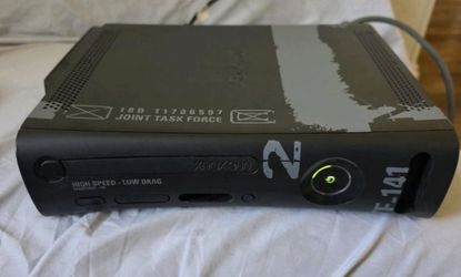 Xbox 360 Call of Duty MW2 Console Rare
Comes with power cable.