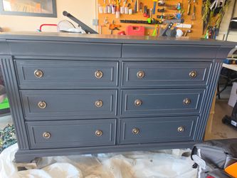 Dresser / with mirror