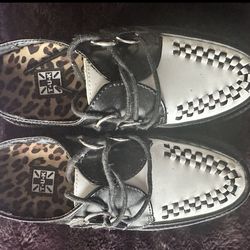 Gently worn TUK black and white creepers unisex fits women’s size 9