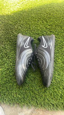 Indoor soccer shoes