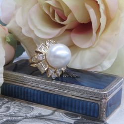 DRAMATIC! 14k yellow gold ring with faux pearl and diamonds 