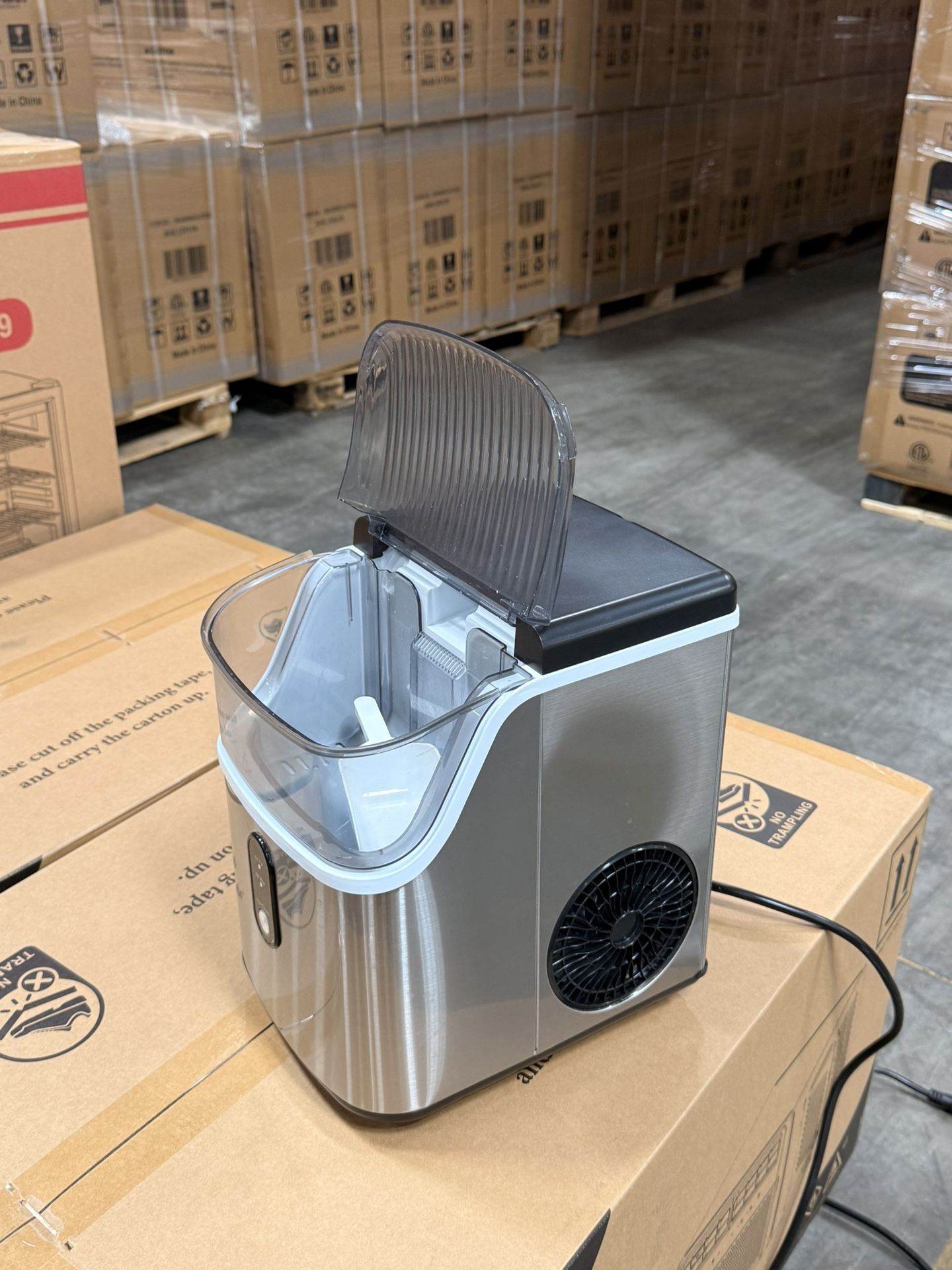 Pellet ice maker