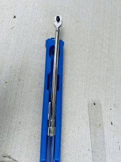 Kobalt 1/2- inch Drive Click Torque  Wrench 50-ft/LB to 250 ft LB (contact info removed)