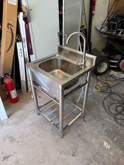 Kitchen handwashing sink