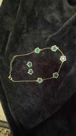 Collar Con Trébol En Verde Esmeralda