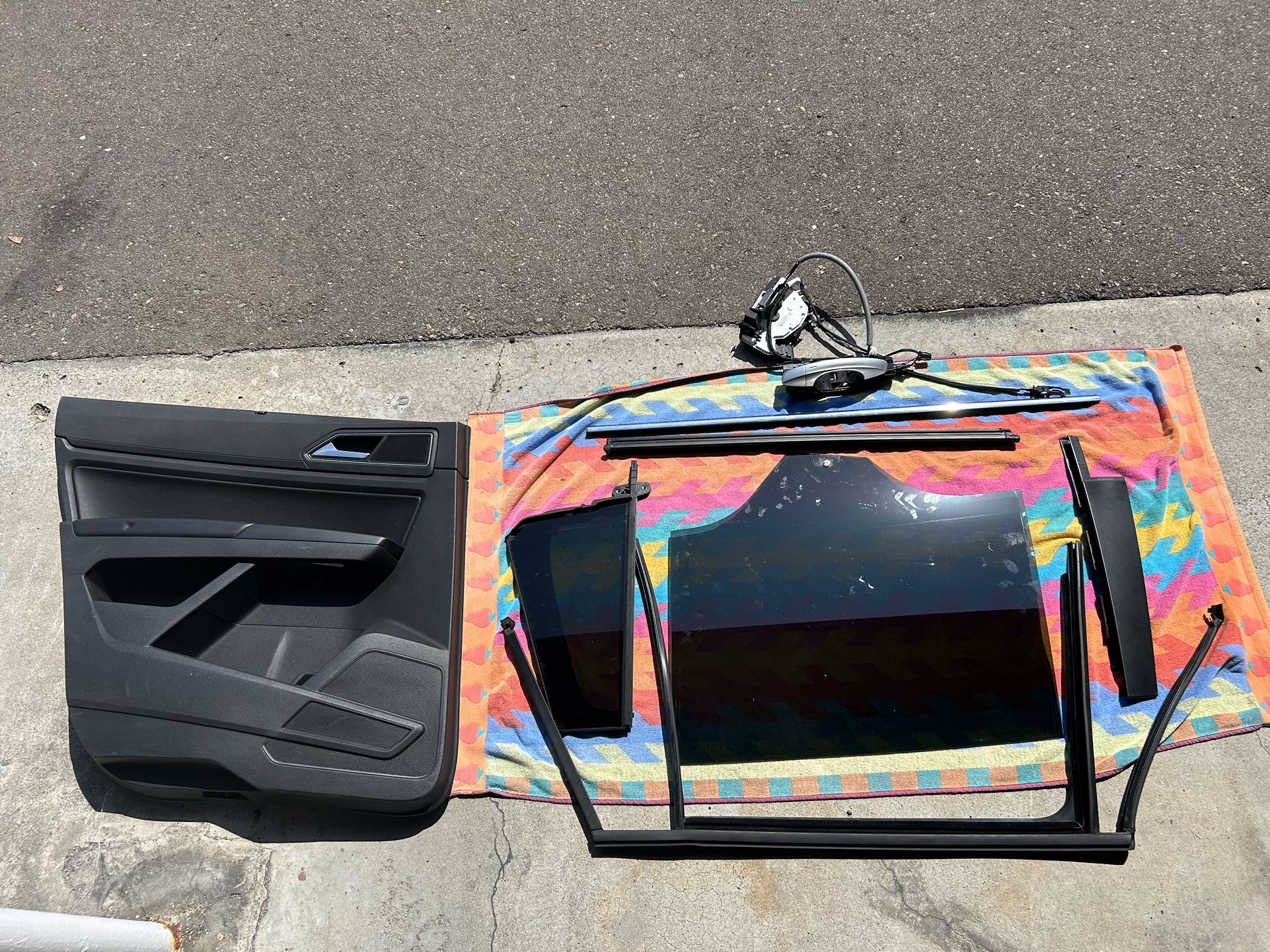 2018 VW Atlas Door Panel, Door Handle, Window, Quarter Glass and Trim