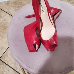 Guess Pumps