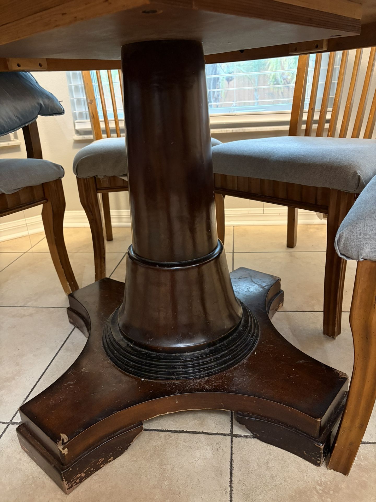 Round Dining Room Table And Chairs